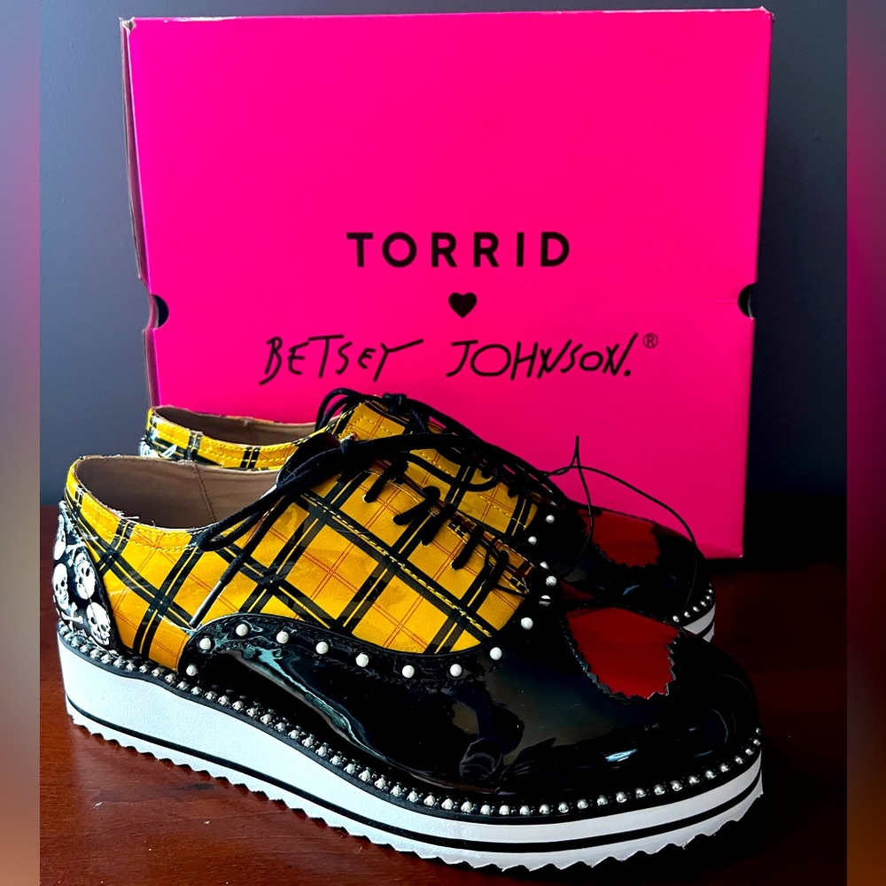 NEW Betsey Johnson Torrid Plaid Printed Oxford Shoes Sz 9.5WW Never Worn In Box